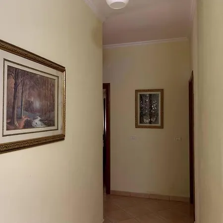 Family Friendly 2-bedroom In :) Apartmán Durrës